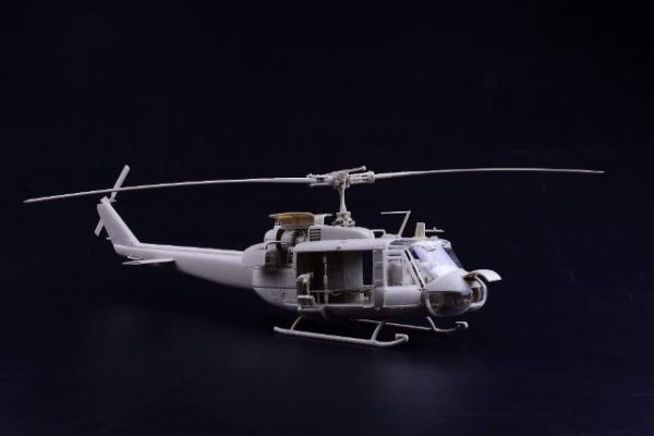 KITTY HAWK MODEL 80154 1/48 Bell UH-1D Iroquios HAF - Image 7