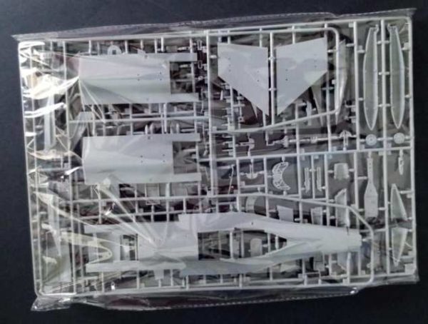 Kinetic Model Kits 48156 1/48 F-16C Block 50/52 Polish AF Viper(with CFT) Gold series - Image 6